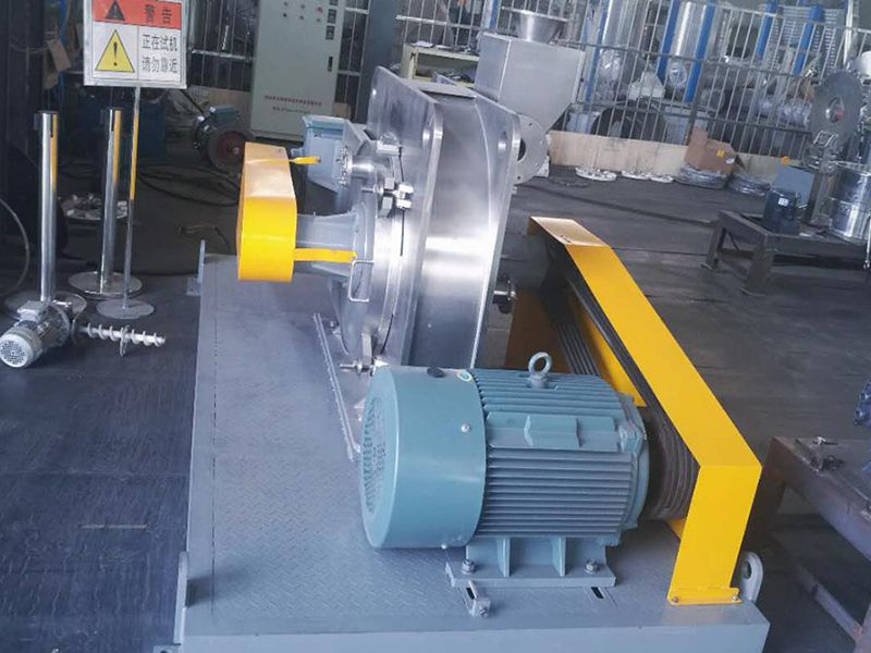 Ligne de Production de Broyage Ultrafin de Carbonate de Calcium d'une Usine Chimique à Taïwan